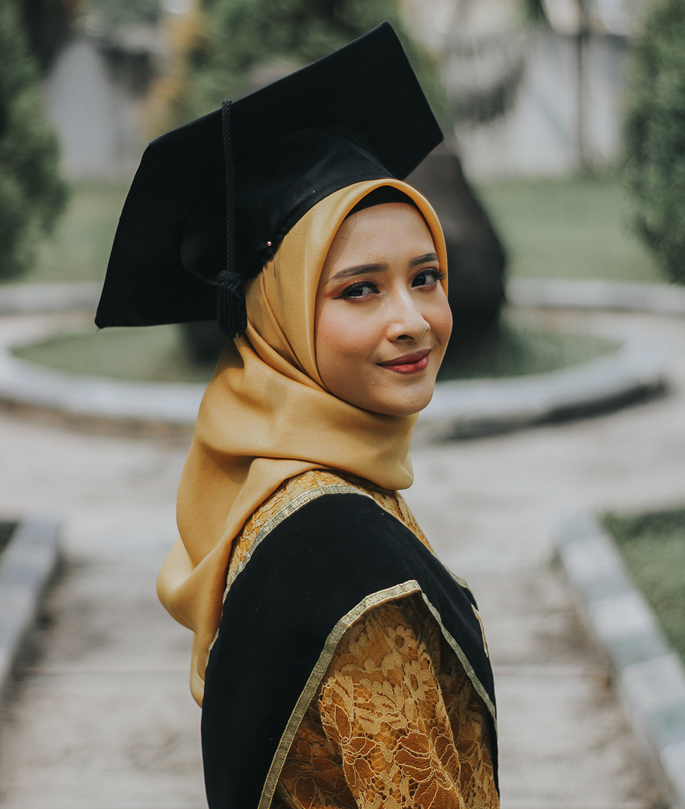 Graduate wearing hijab - photo by Wildan Zainul Faki